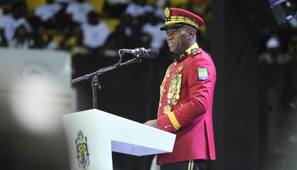 Le président de la transition gabonaise, le général Brice Clotaire Oligui Nguema, à Libreville, le 2 avril 2024. 