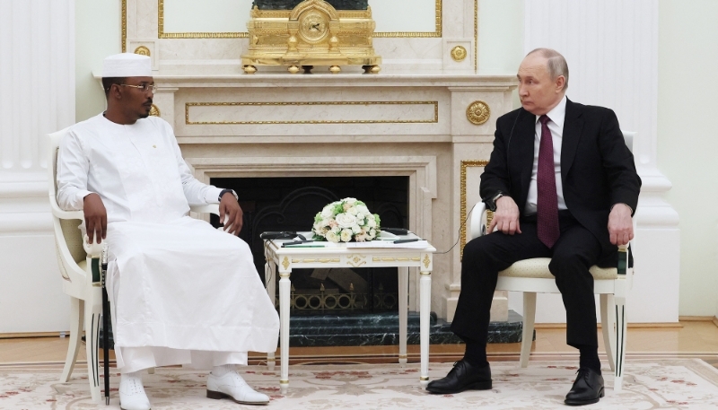 Vladimir Poutine recontre le président tchadien Mahamat Idriss Deby au Kremlin, à Moscou, le 24 janvier 2024.