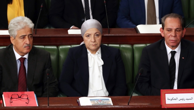 Le ministre de la défense, Imed Memmich, la ministre de la justice, Leïla Jaffel, et le premier ministre, Ahmed Hachani, à l'Assemblée des représentants du peuple, à Tunis, le 17 novembre 2023.