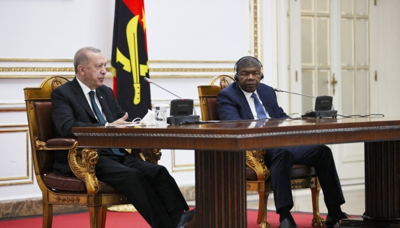 Recep Tayyip Erdogan et João Lourenço au palais présidentiel de Luanda, le 18 octobre 2021.