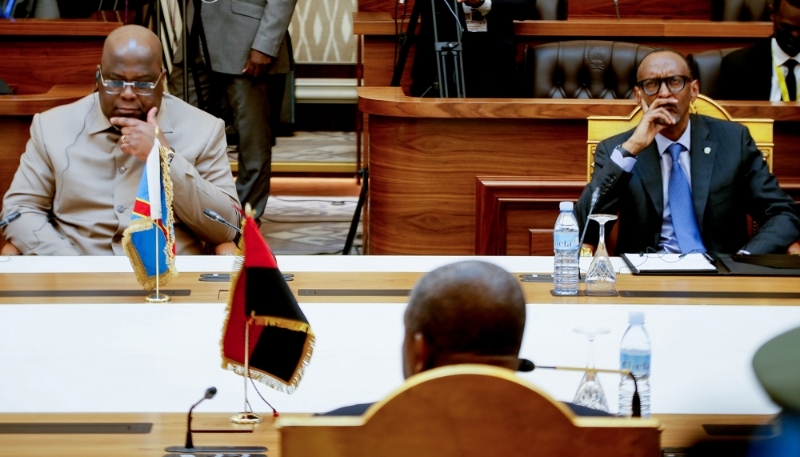 Félix Tshisekedi (à g.), président de la République démocratique du Congo, et son homologue rwandais, Paul Kagame (à dr.), à Luanda, en Angola, le 6 juillet 2022.