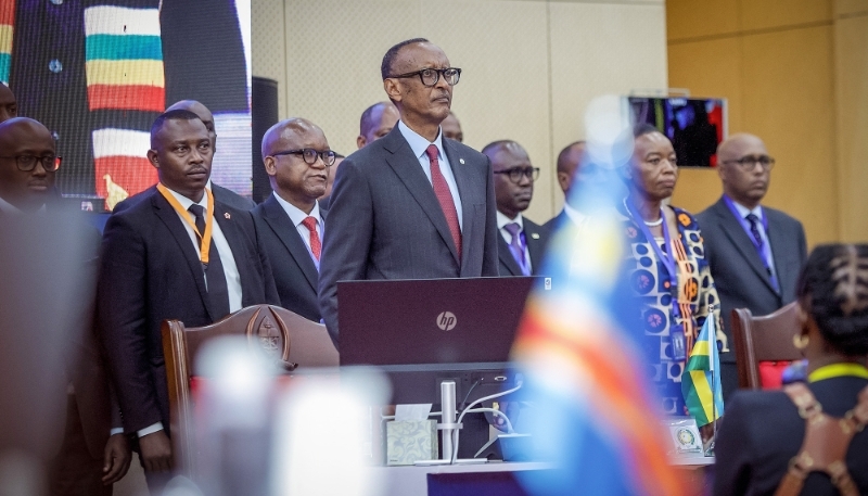 Le président rwandais, Paul Kagame, au sommet extraordinaire conjoint entre les chefs d'État de la SADC et de l'EAC à Dar es-Salam, le 8 février 2025.