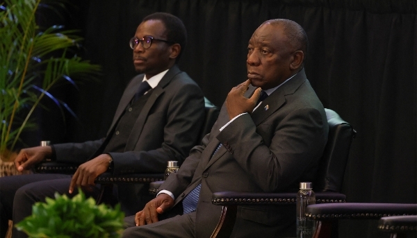 Le vice-ministre des finances, David Masondo, avec le président Cyril Ramaphosa, à Pretoria, le 15 juillet 2024. 