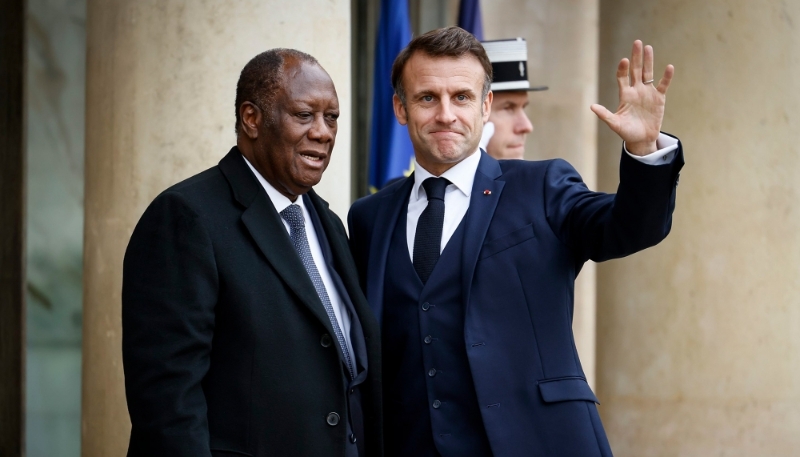 Alassane Ouattara et Emmanuel Macron, au palais de l'Élysée à Paris, en novembre 2023. 