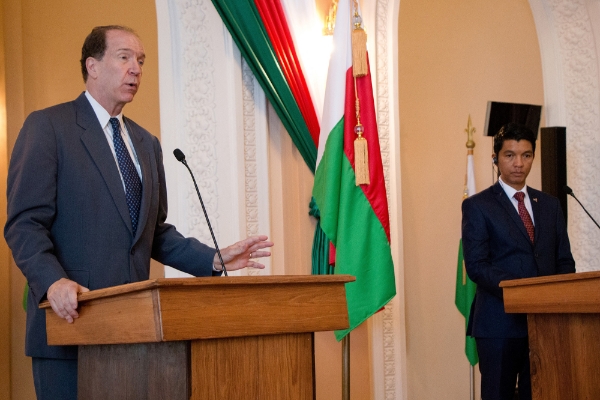 Le président de la Banque mondiale, David Malpass, aux côtés du président de Madagascar, Andry Rajoelina, à Antananarivo, le 29 avril 2019.